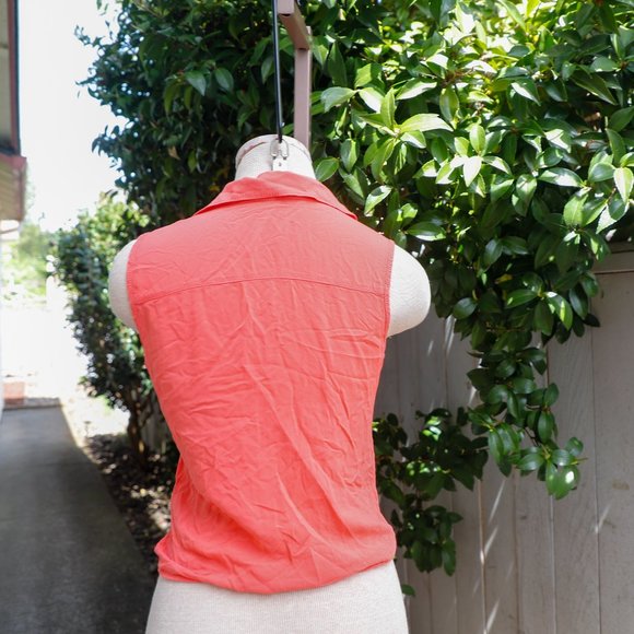 Sleeveless Tie Front Button up - Picture 4 of 6